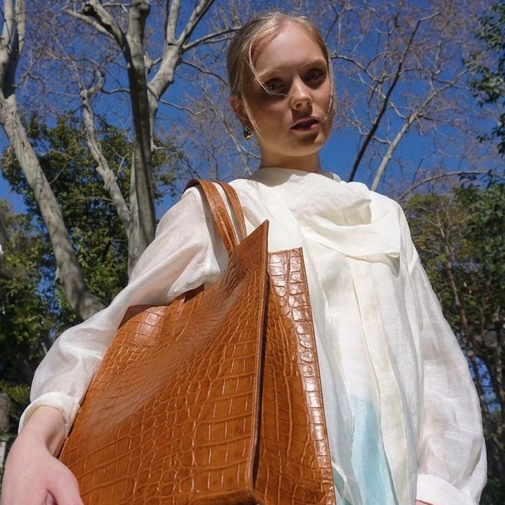 Tote Yoko - Piel caramelo grabado croco