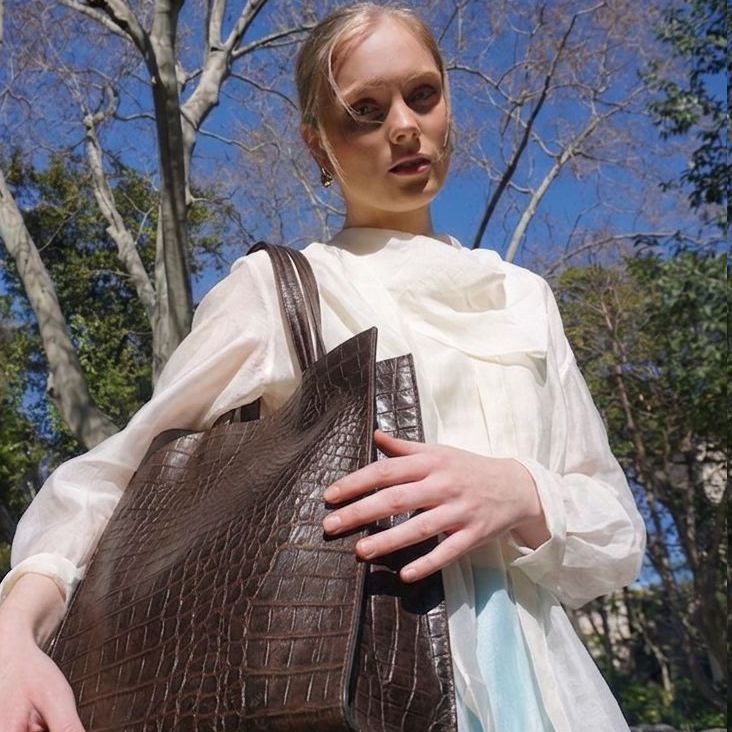 Tote Yoko - Piel chocolate grabado croco