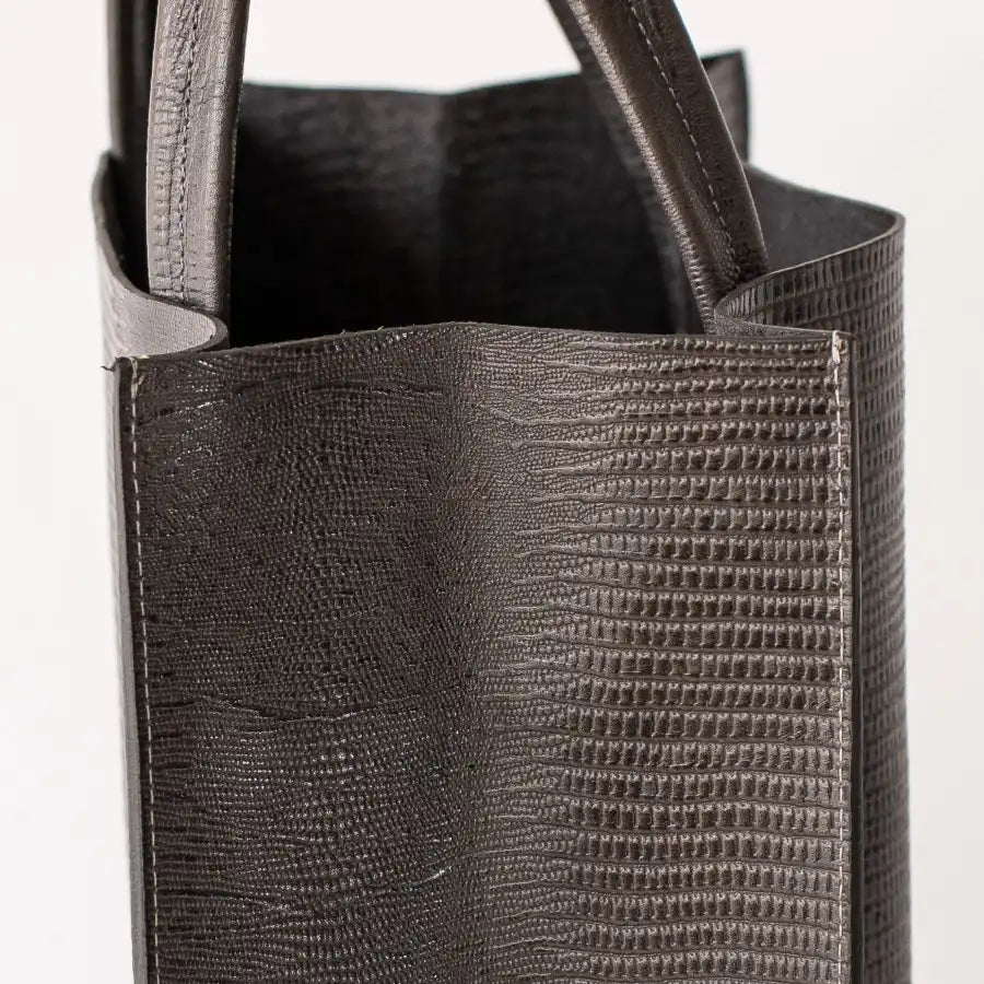 Sac cabas Yoko - En cuir noir imprimé iguane